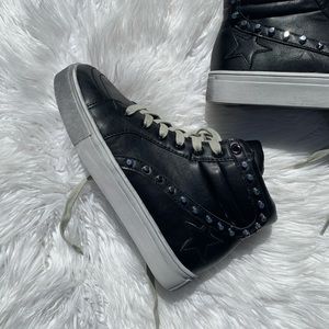 Black vintage like star studded sneakers size 7